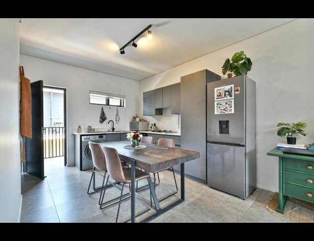 1 BEDROOM APARTMENT FOR SALE IN HYDE PARK